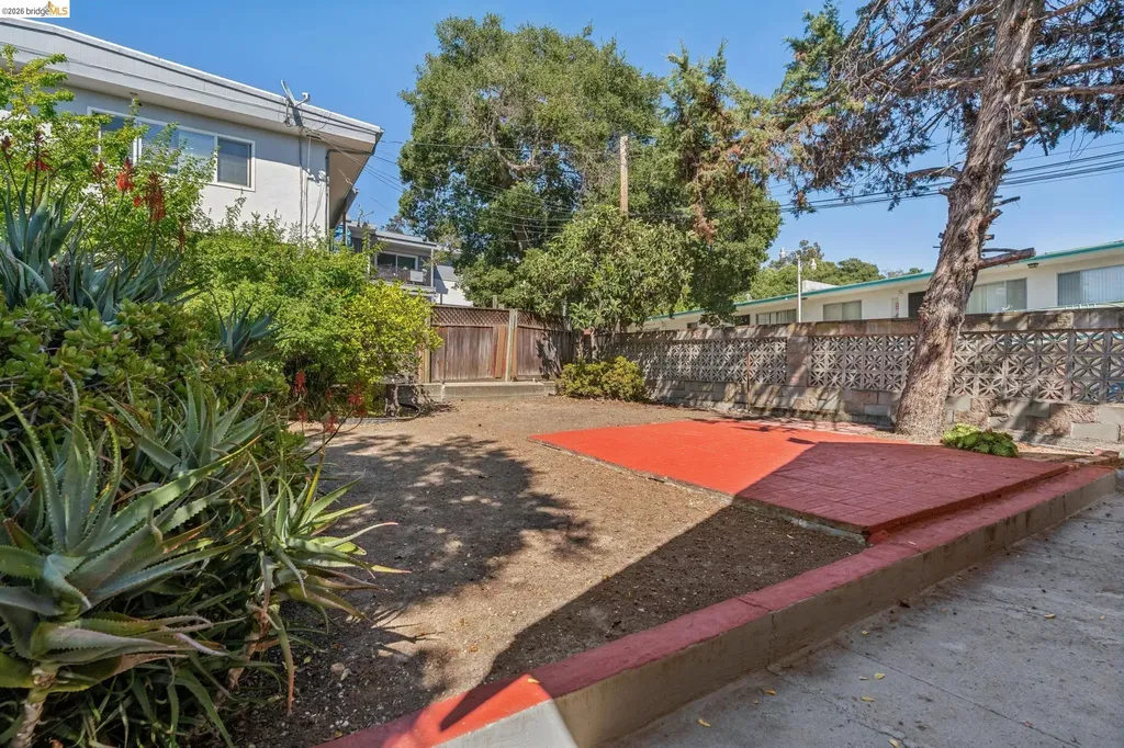7650 Ney Avenue Oakland CA 94605