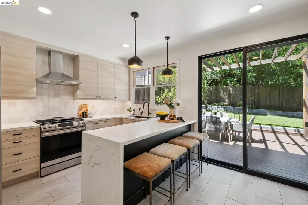 583 Mira Vista Avenue Oakland CA 94610