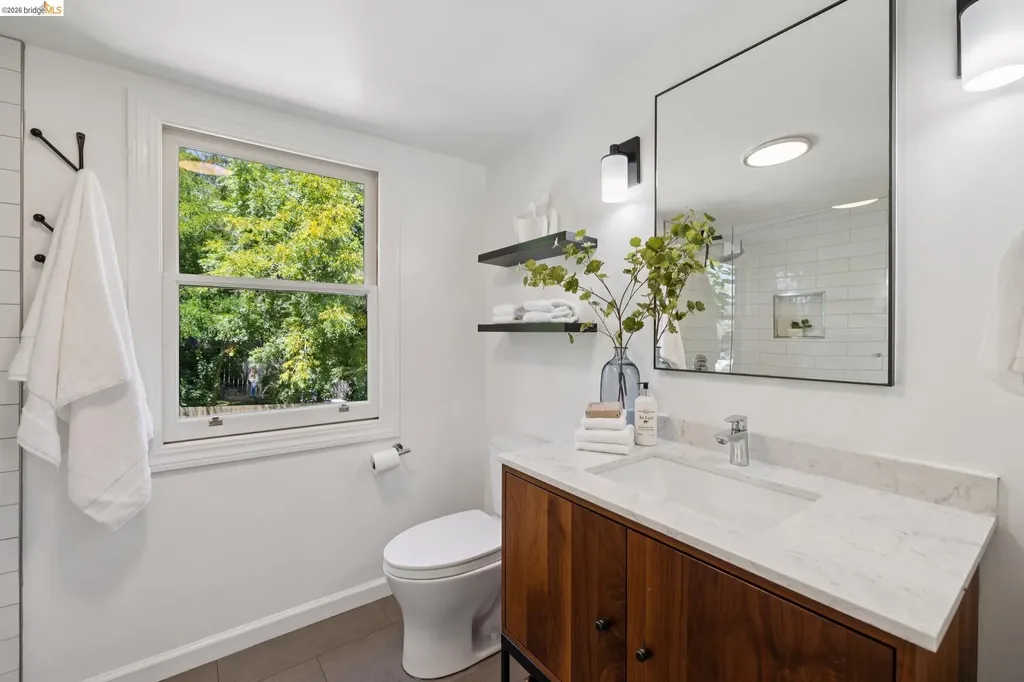 583 Mira Vista Avenue Oakland CA 94610