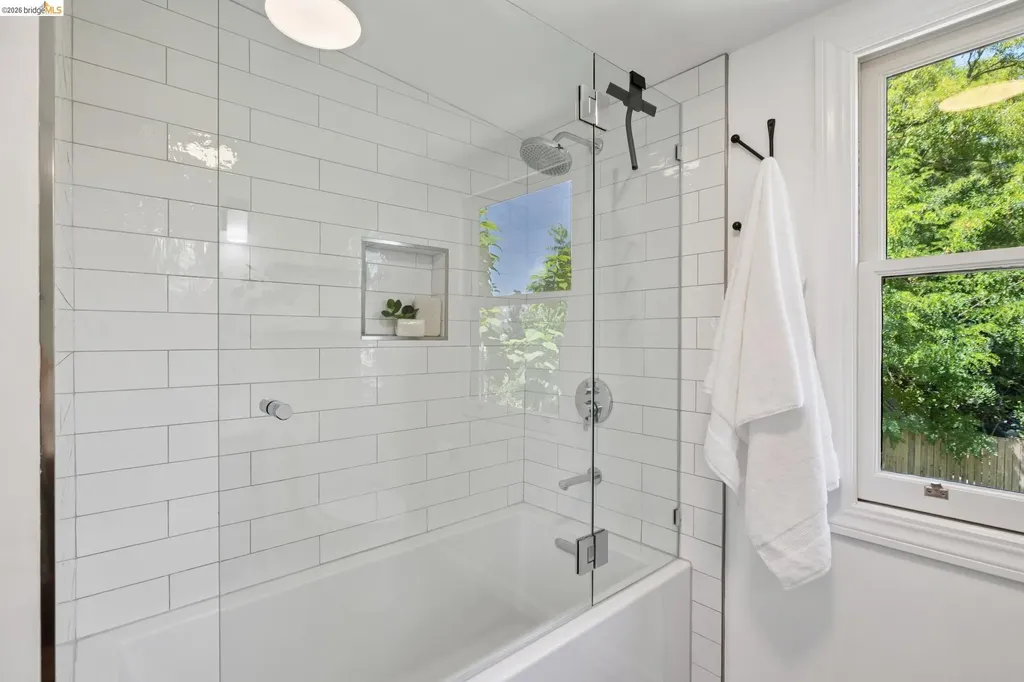 583 Mira Vista Avenue Oakland CA 94610