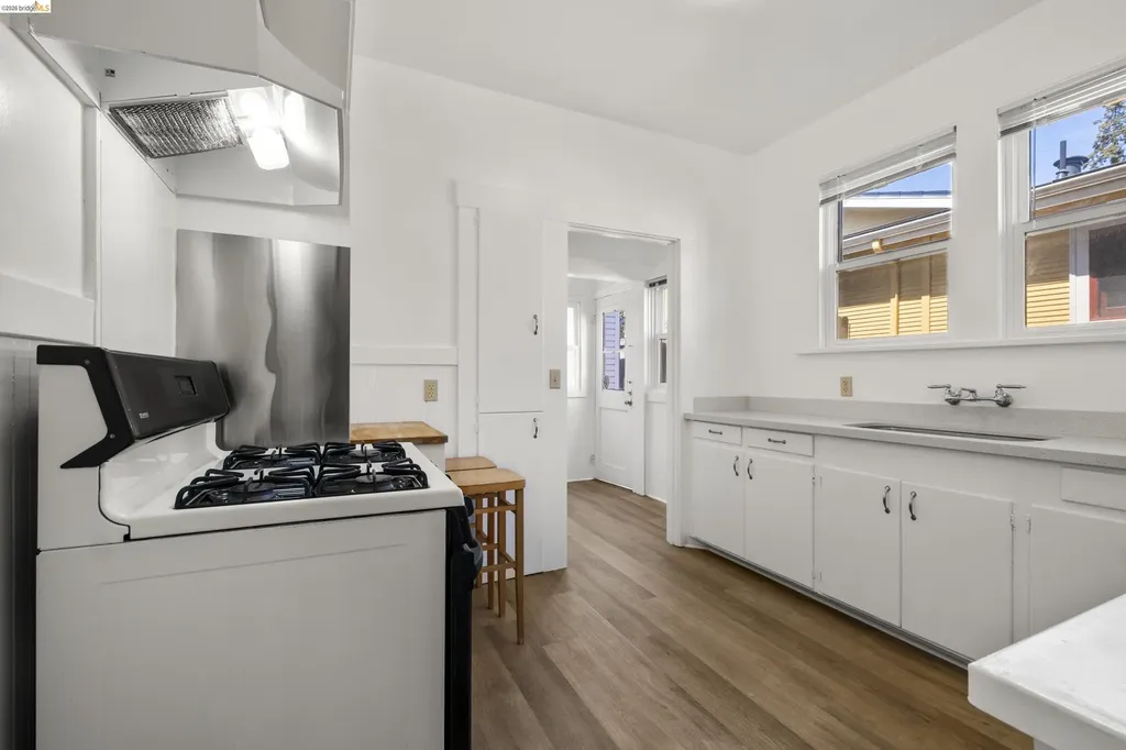 4283 Howe Street Oakland CA 94611