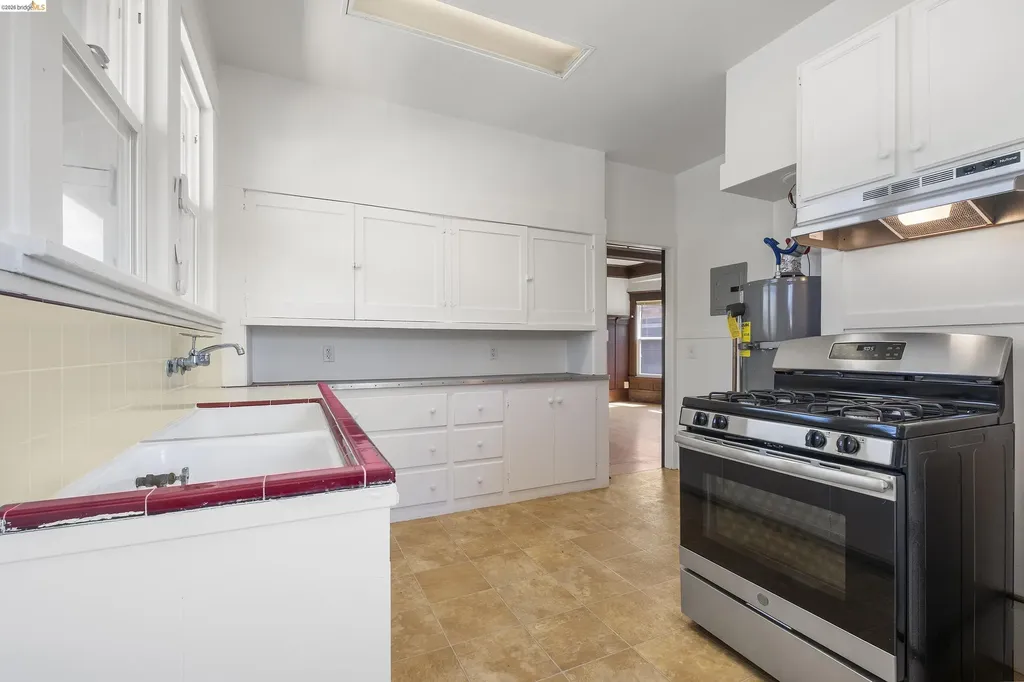 4283 Howe Street Oakland CA 94611