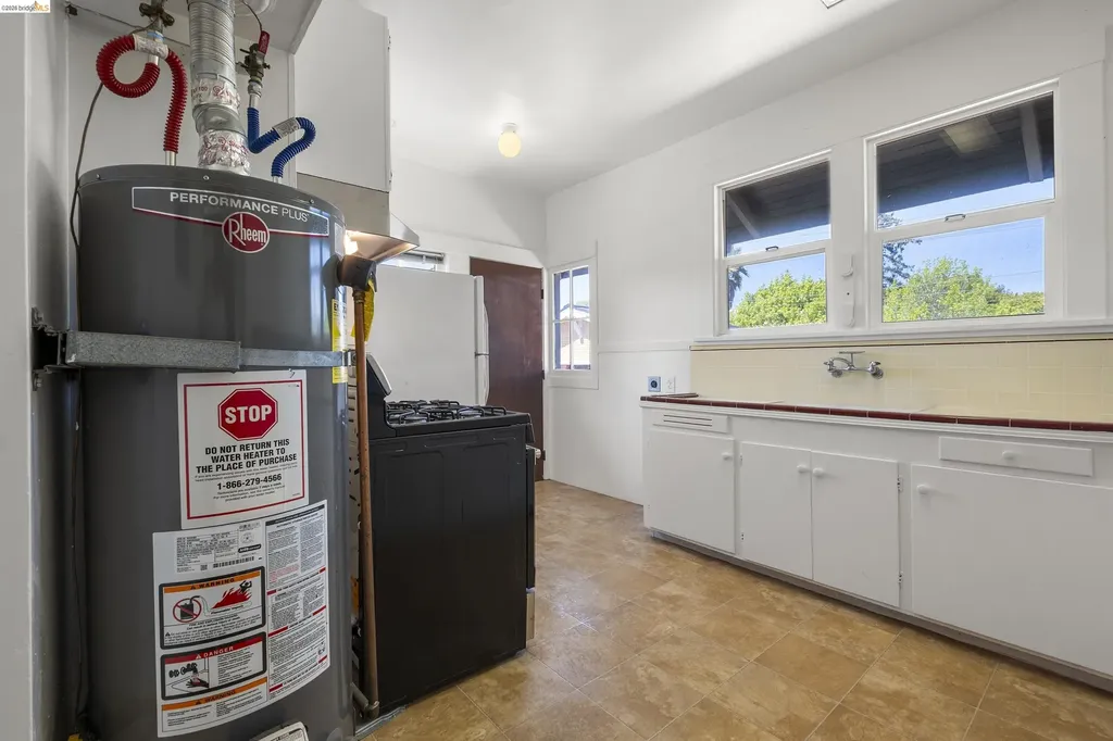 4283 Howe Street Oakland CA 94611