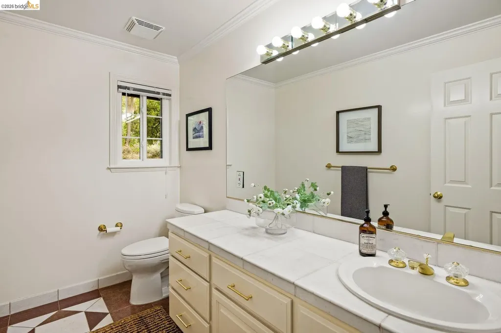 6685 Shepherd Canyon Road Oakland CA 94611