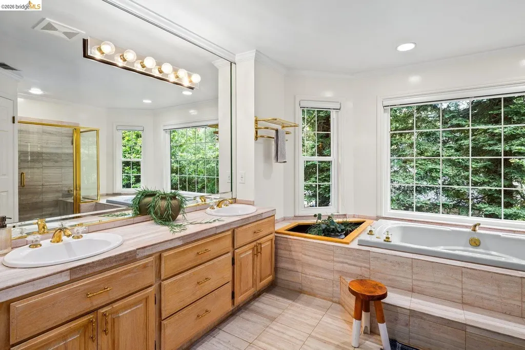 6685 Shepherd Canyon Road Oakland CA 94611