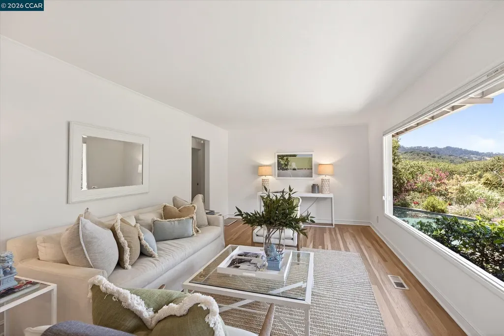 229 Manzanita Drive Orinda CA 94563