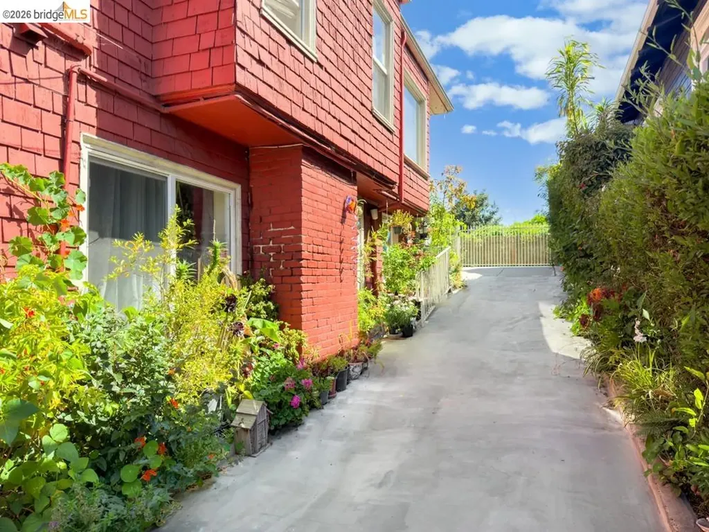 1251 Macarthur Boulevard Oakland CA 94610