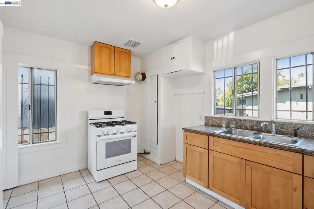 5775 Adeline Street Oakland CA 94608