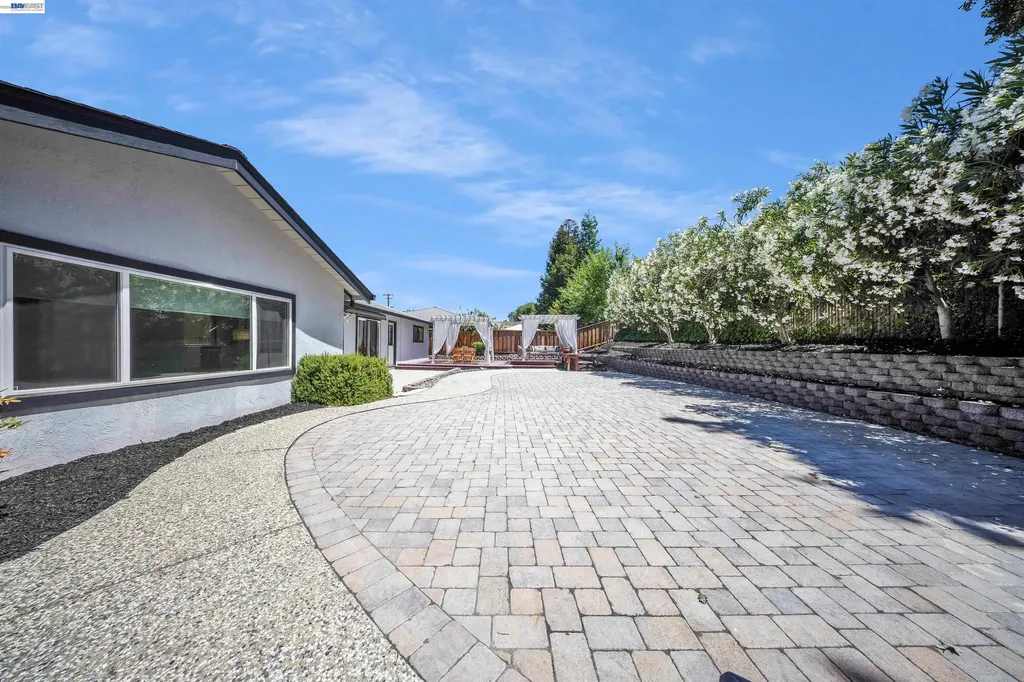 781 Angela Street Pleasanton CA 94566