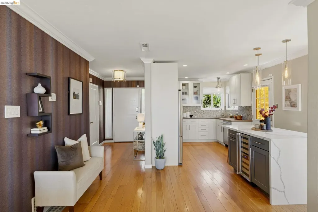 7307 Sunkist Drive Oakland CA 94605