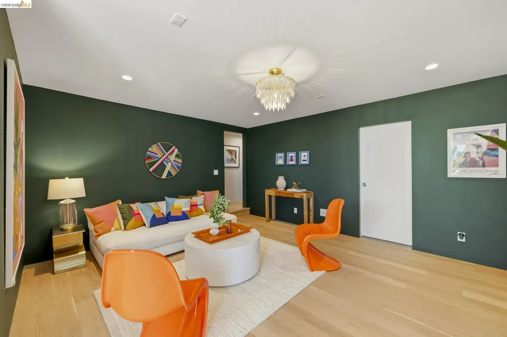 7307 Sunkist Drive Oakland CA 94605