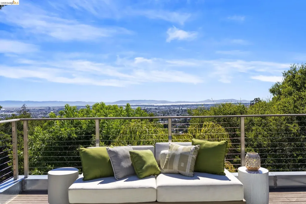 7307 Sunkist Drive Oakland CA 94605