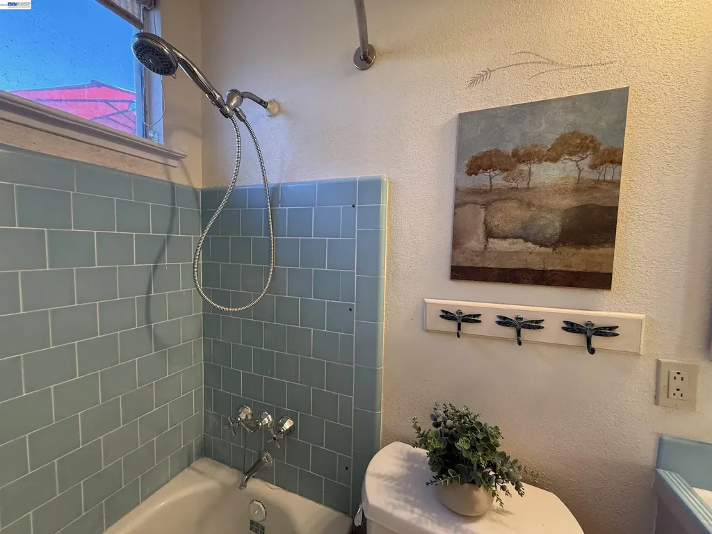 1362 Esser Avenue San Leandro CA 94579