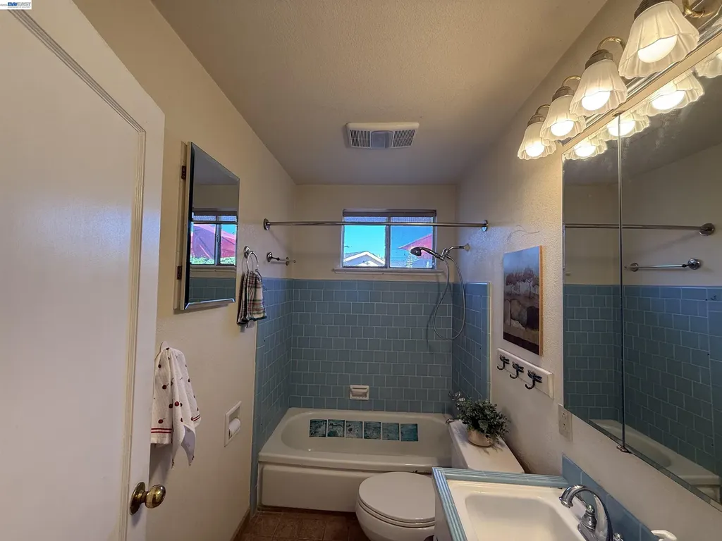 1362 Esser Avenue San Leandro CA 94579