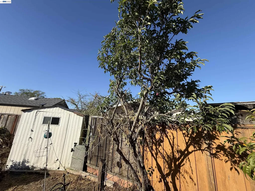 1362 Esser Avenue San Leandro CA 94579