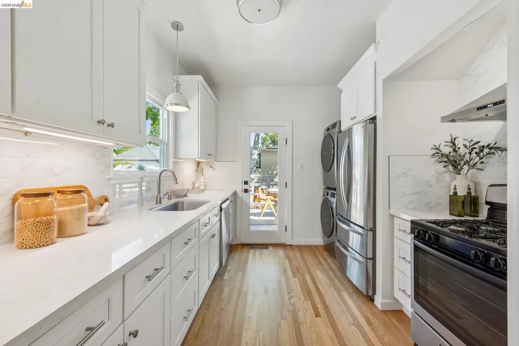 5208 Miles Avenue Oakland CA 94618
