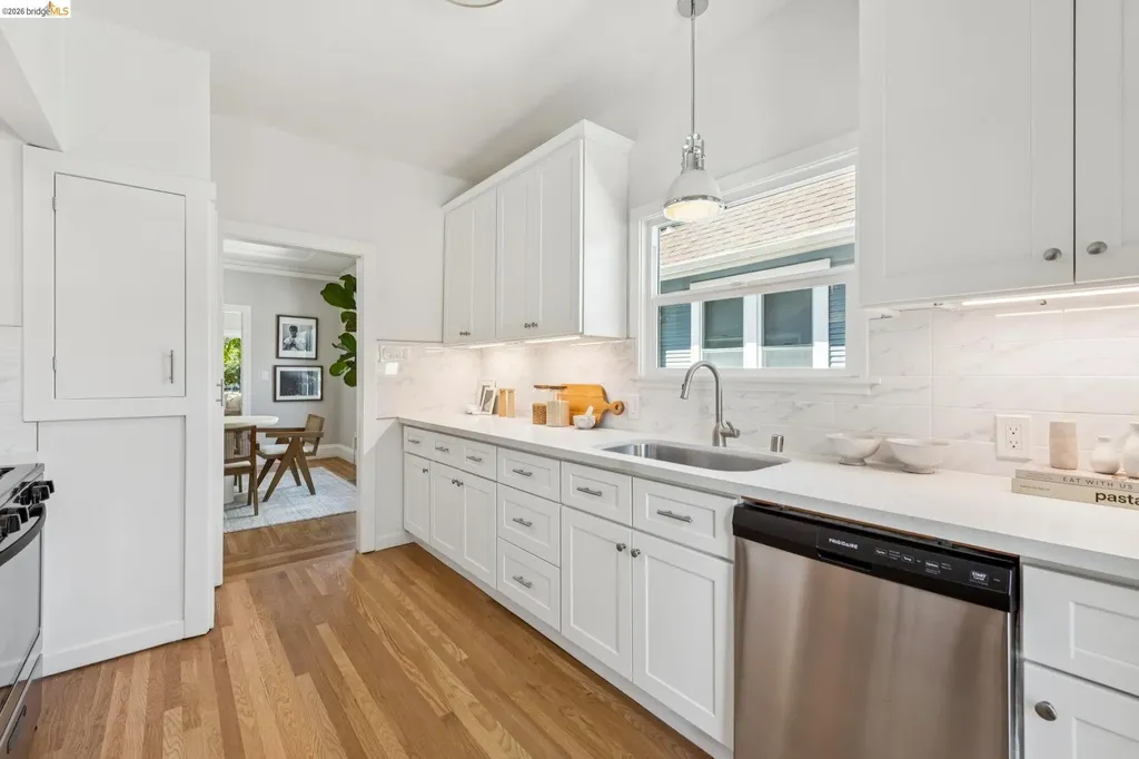 5208 Miles Avenue Oakland CA 94618