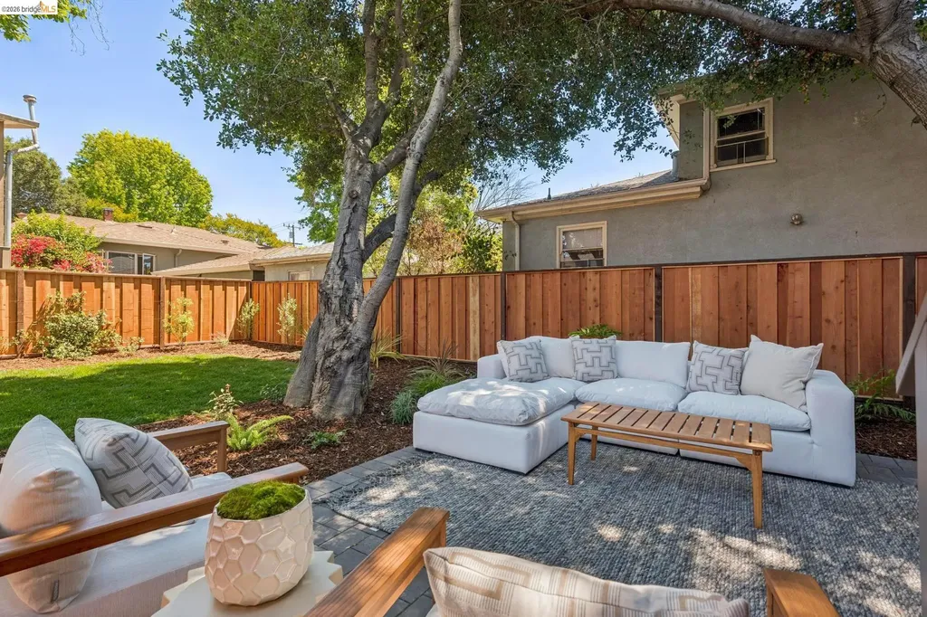 5208 Miles Avenue Oakland CA 94618