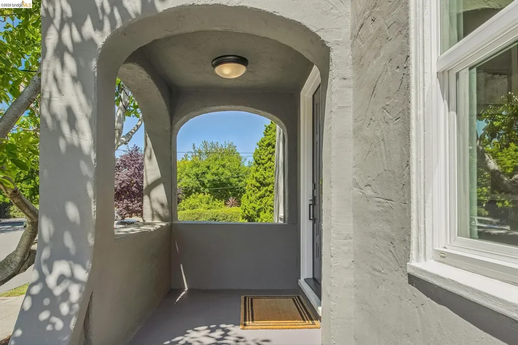 5208 Miles Avenue Oakland CA 94618