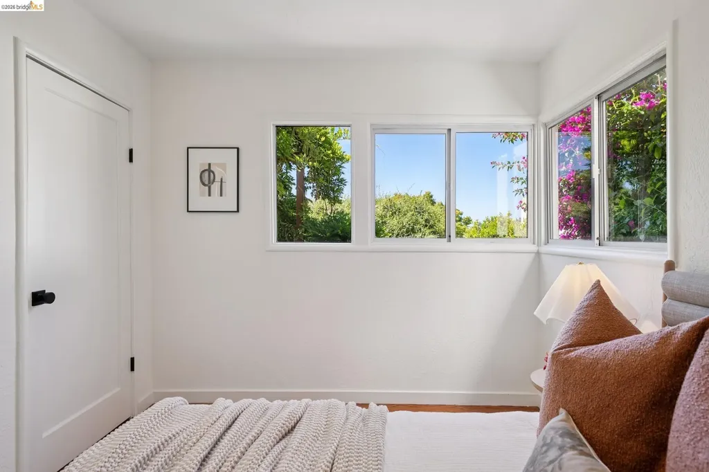 1915 Clemens Road Oakland CA 94602