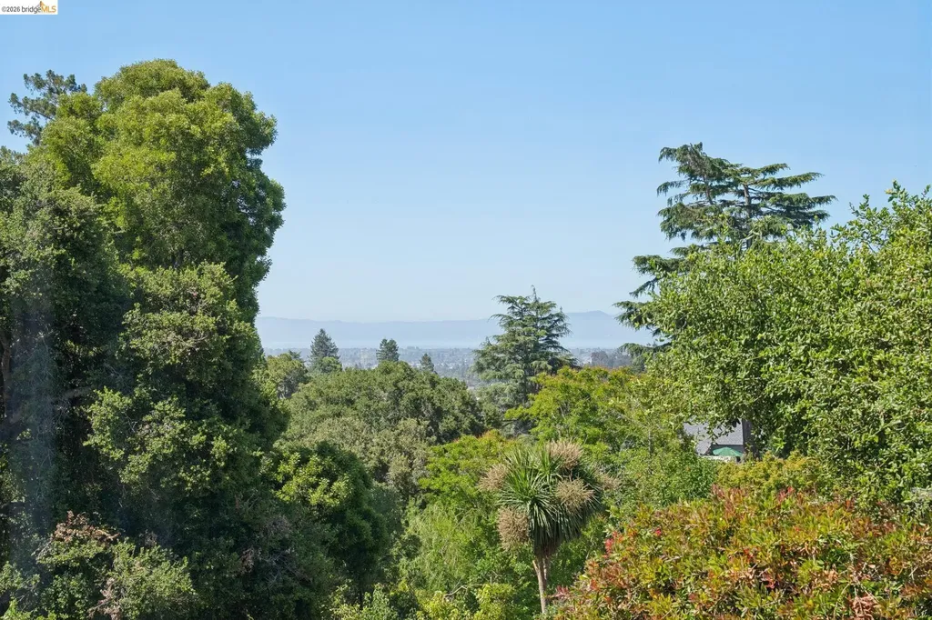 1915 Clemens Road Oakland CA 94602