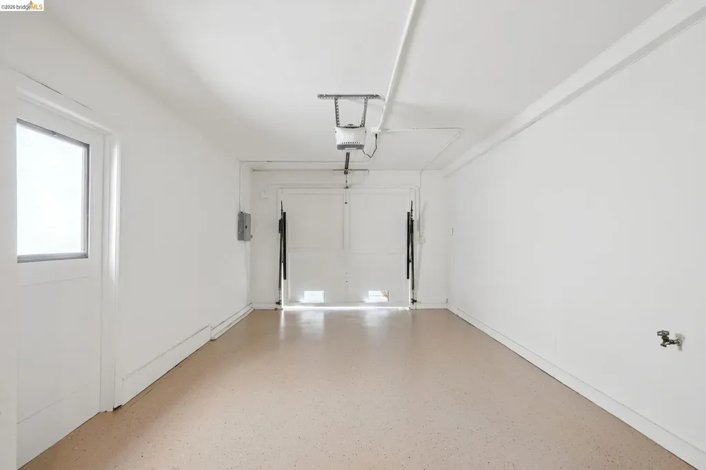 1915 Clemens Road Oakland CA 94602