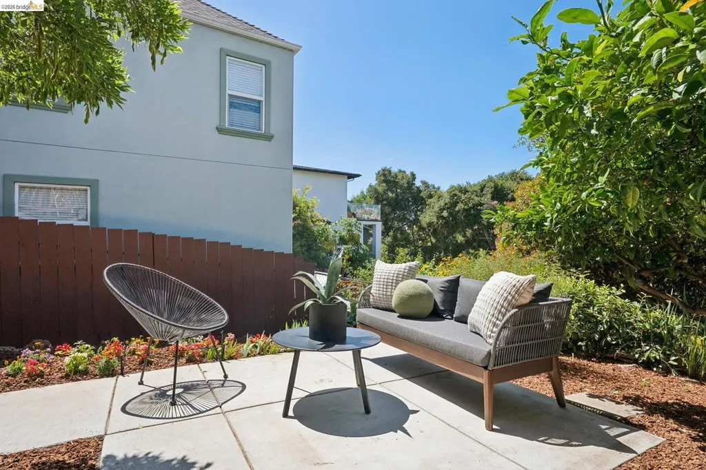 1915 Clemens Road Oakland CA 94602