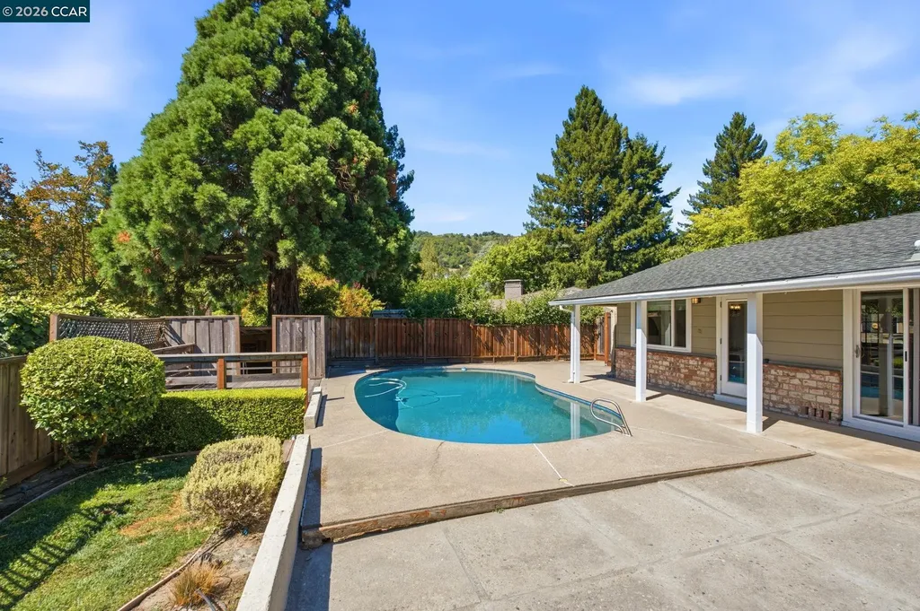 7 El Corte Orinda CA 94563