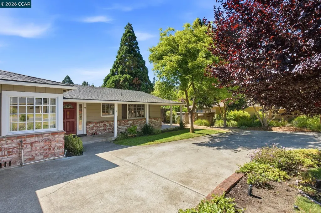 7 El Corte Orinda CA 94563