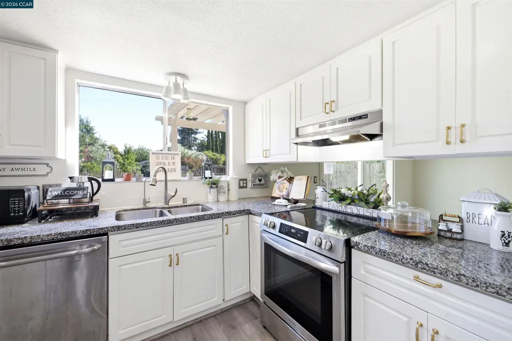 730 Stratford Avenue Dixon CA 95620