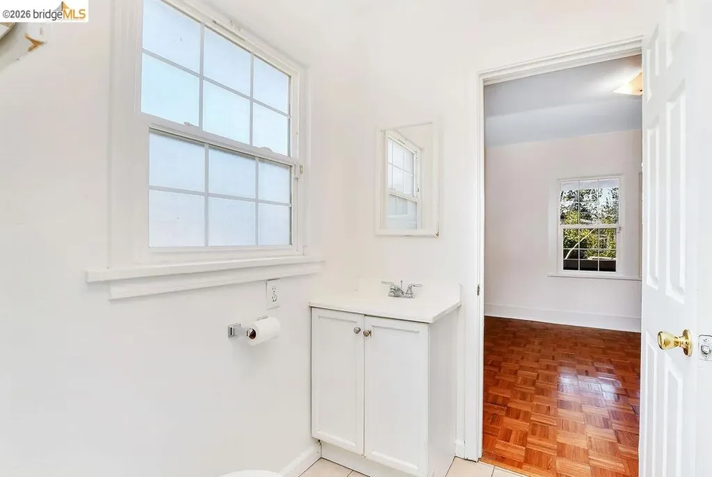 2921 Eastman Avenue Oakland CA 94619