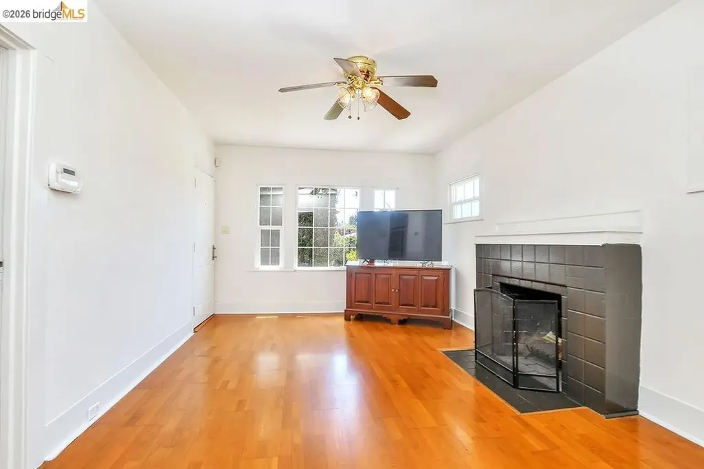 2921 Eastman Avenue Oakland CA 94619