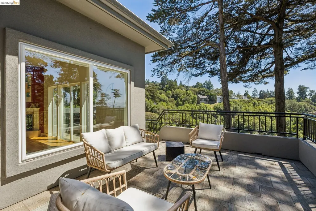 6153 Girvin Drive Oakland CA 94611
