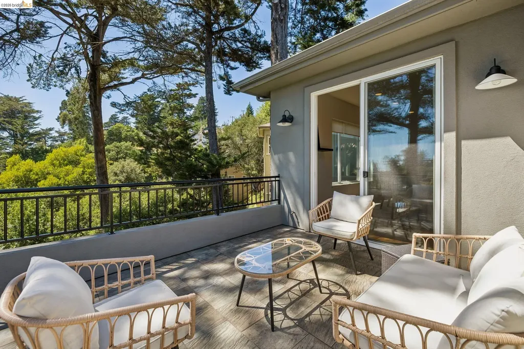 6153 Girvin Drive Oakland CA 94611
