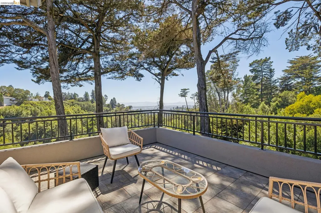 6153 Girvin Drive Oakland CA 94611