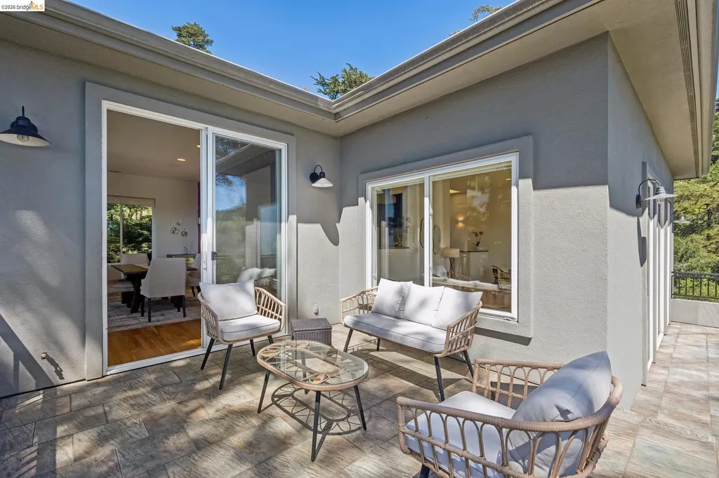 6153 Girvin Drive Oakland CA 94611