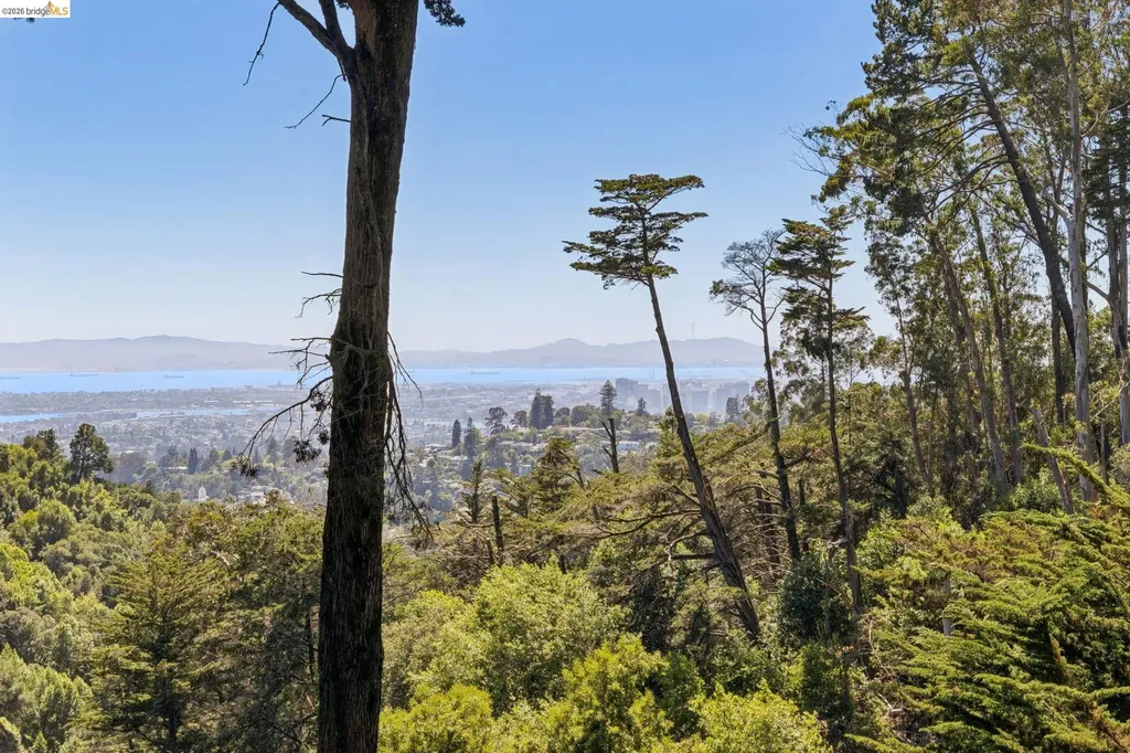 6153 Girvin Drive Oakland CA 94611