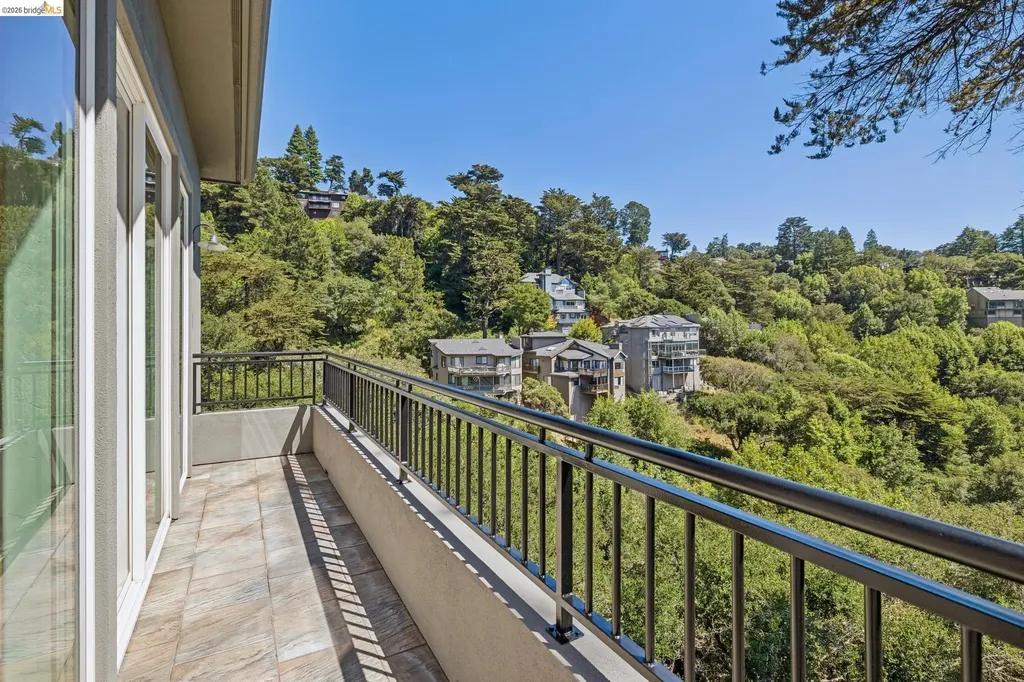 6153 Girvin Drive Oakland CA 94611