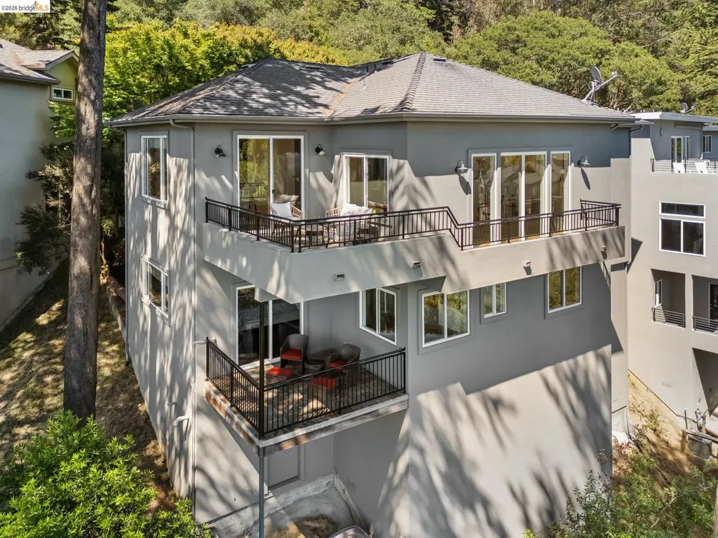 6153 Girvin Drive Oakland CA 94611