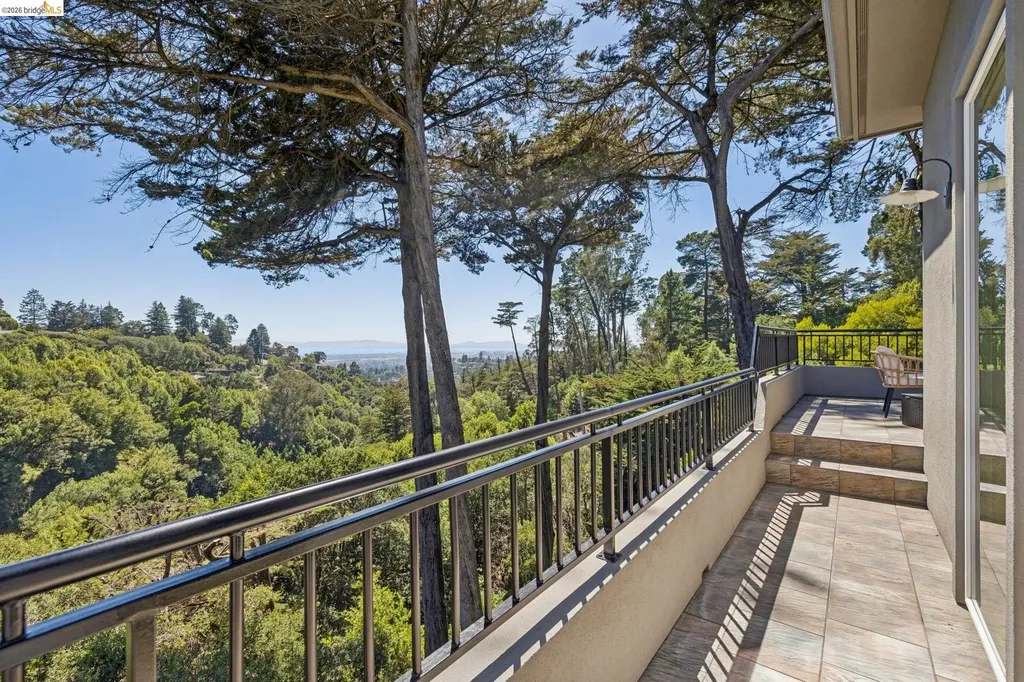 6153 Girvin Drive Oakland CA 94611
