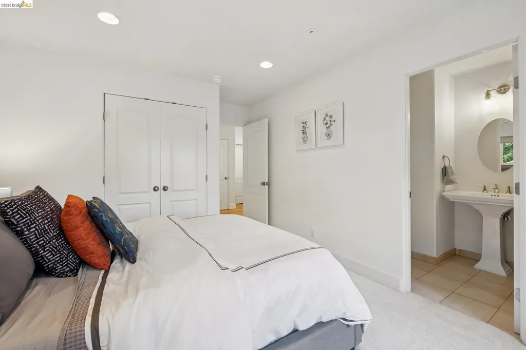 6153 Girvin Drive Oakland CA 94611