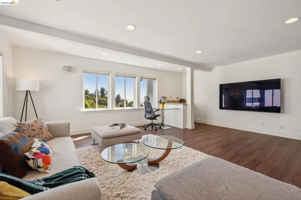 6153 Girvin Drive Oakland CA 94611