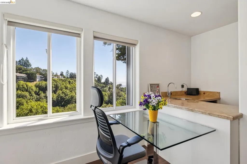 6153 Girvin Drive Oakland CA 94611