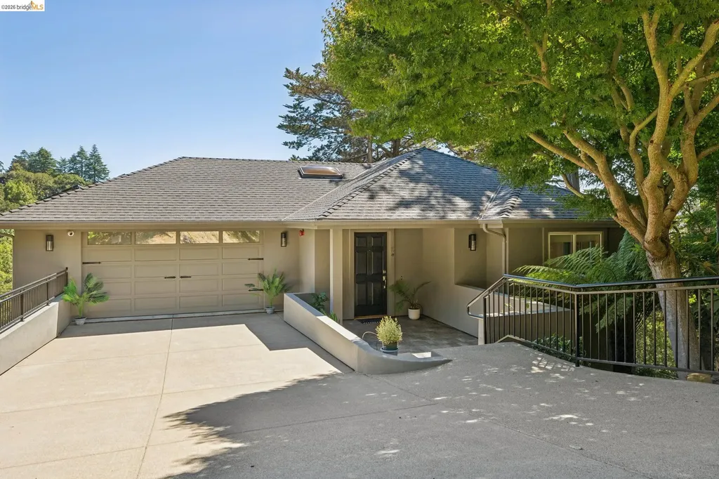 6153 Girvin Drive Oakland CA 94611