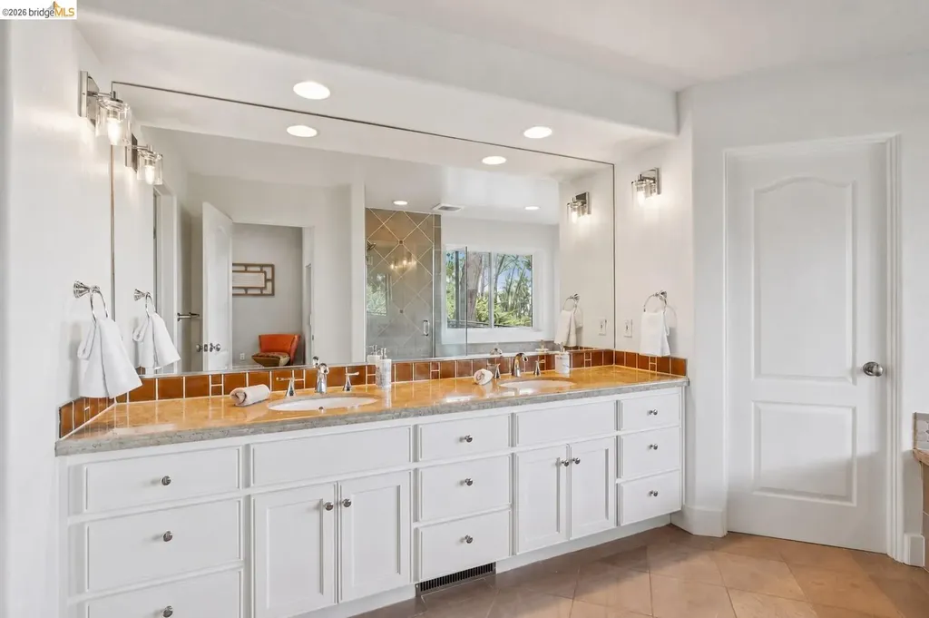 6153 Girvin Drive Oakland CA 94611