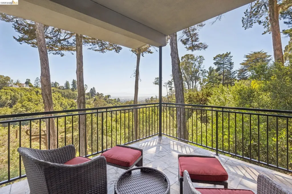 6153 Girvin Drive Oakland CA 94611