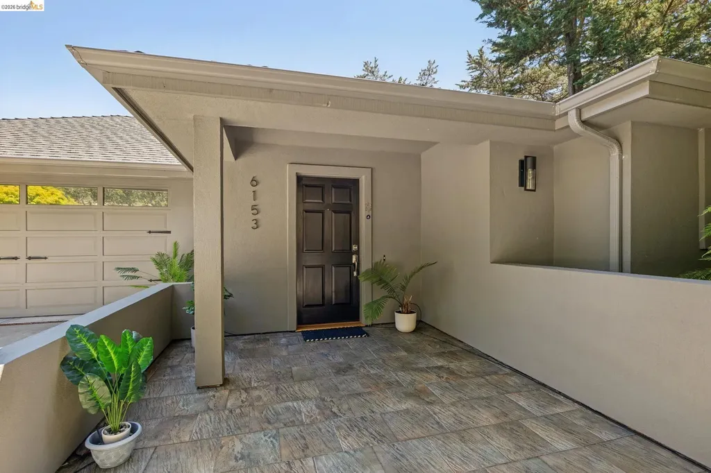 6153 Girvin Drive Oakland CA 94611