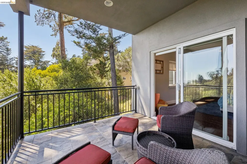 6153 Girvin Drive Oakland CA 94611