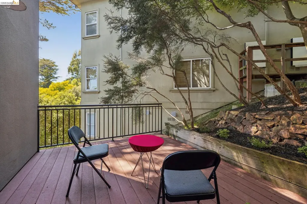 6153 Girvin Drive Oakland CA 94611