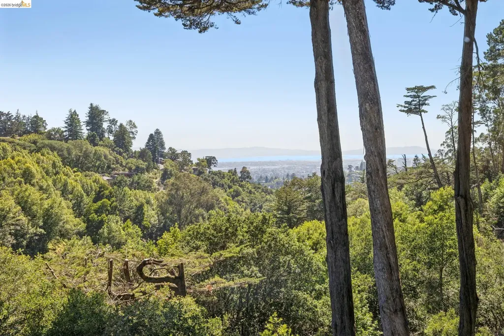 6153 Girvin Drive Oakland CA 94611